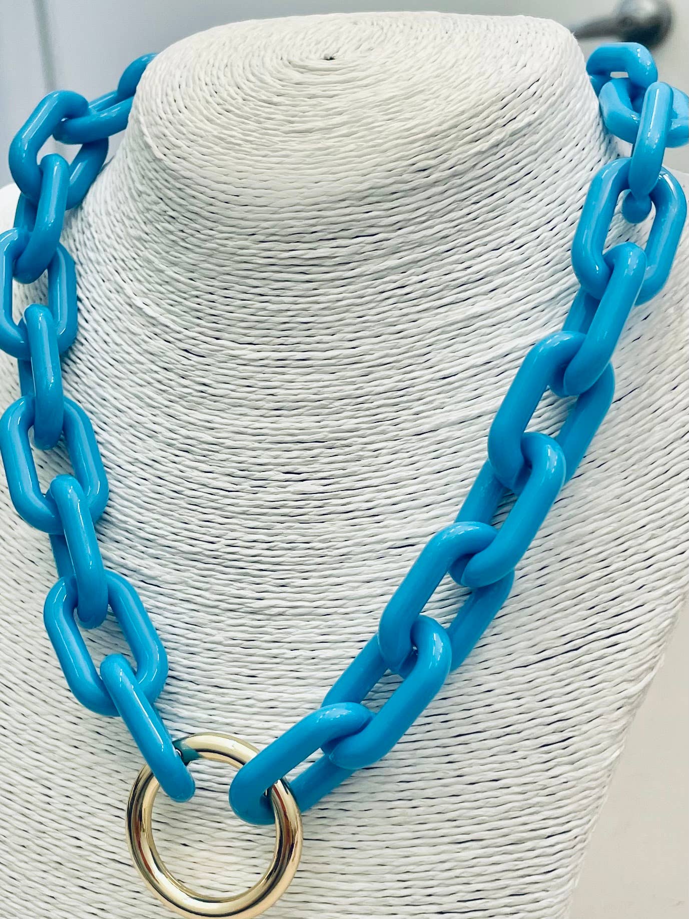 Acrylic Link Necklaces (electric blue)